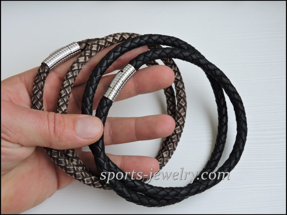 Wide leather cord photo