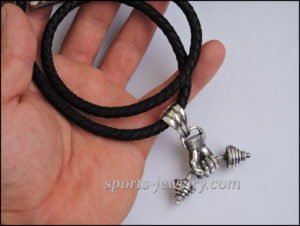 Dumbbell necklace photo 03